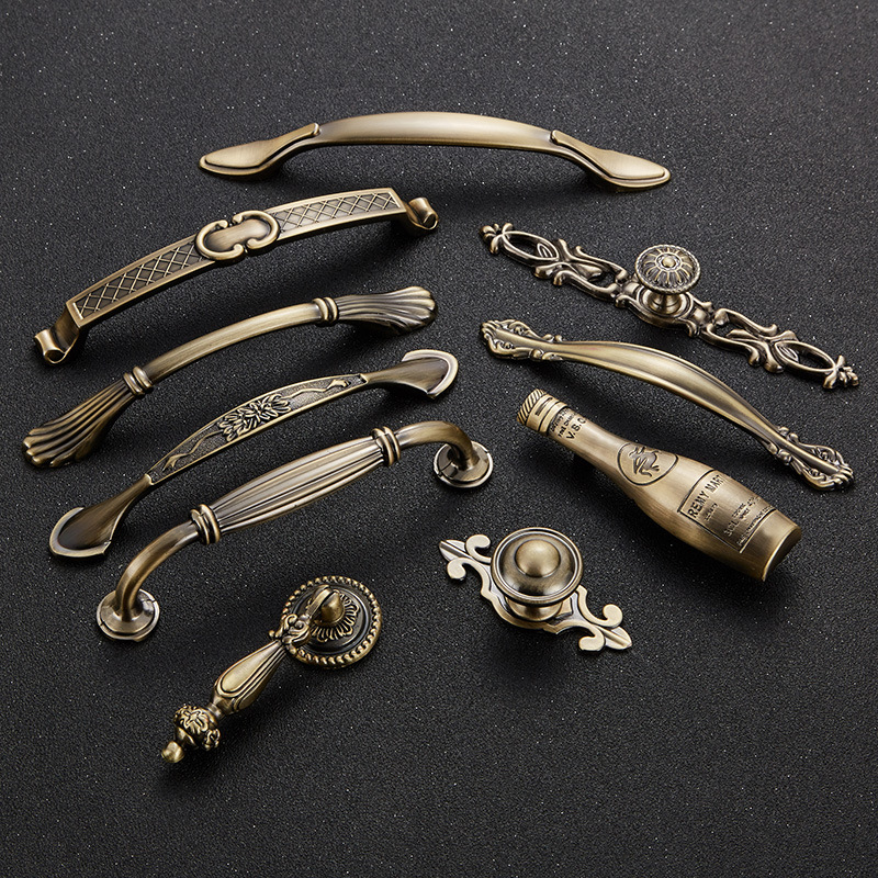 Antique Bronze Furniture Handles & Knobs Collection, Vintage Zinc Alloy Cabinet Pulls, European Retro Drawer Handles for Kitchen, Dresser, and Wardrobe (Multiple Styles)